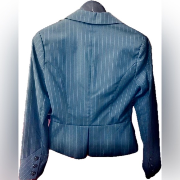Size 4 BEBE Gray w/ Pink Pinstripes Cropped Blazer Tailored Sexy Jacket Vintage - Picture 2 of 4